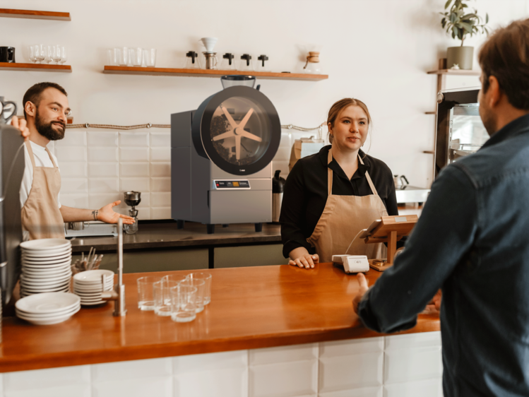 Mikafi in een koffiebar
